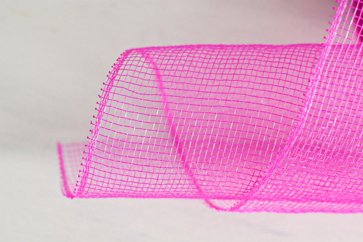 10"X10YD MESH HOT PINK